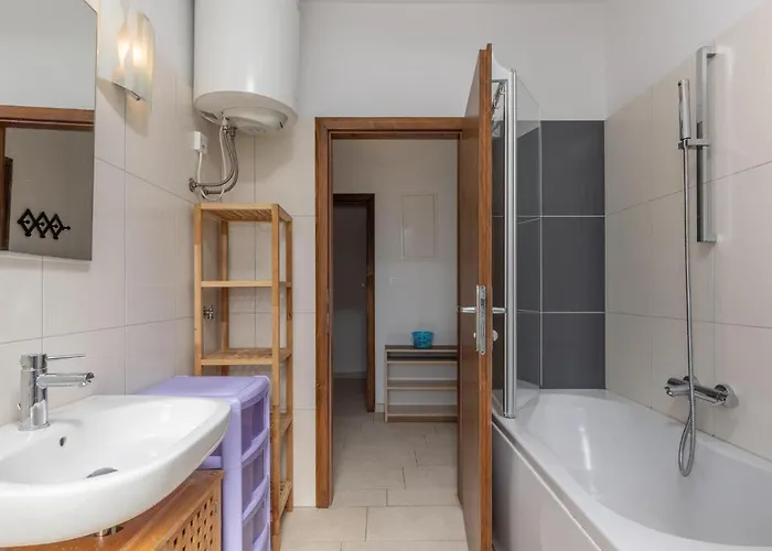 Appartement Cozy In With Kitchen Njivice