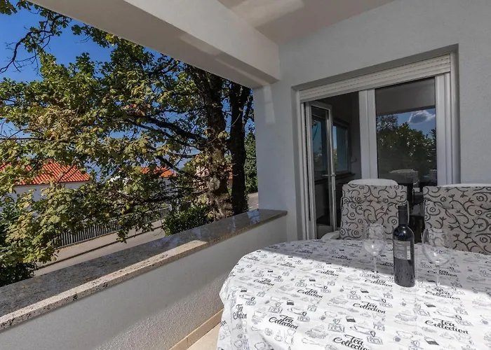 Appartement Cozy In With Kitchen Njivice