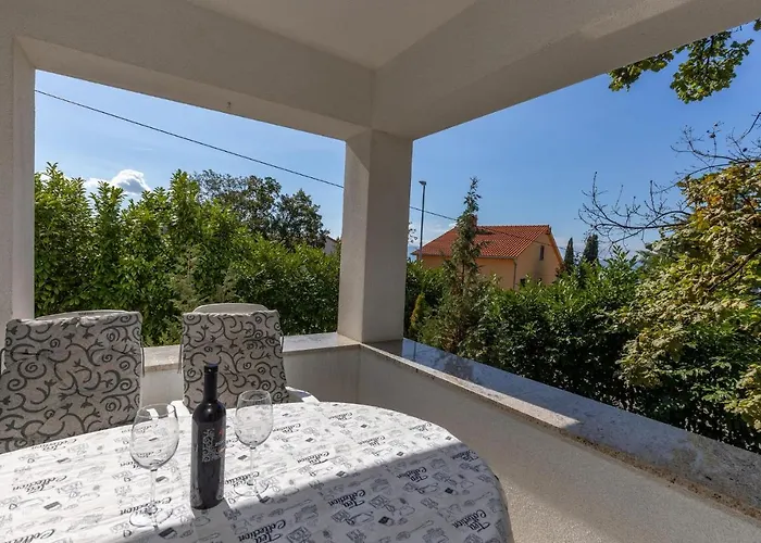 Appartement Cozy In With Kitchen Njivice