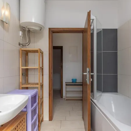 Appartement Cozy In With Kitchen Njivice