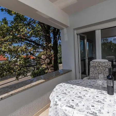 Apartament Cozy In With Kitchen Nijvice