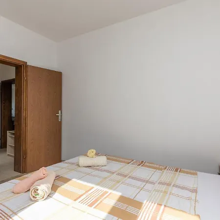 2 Bedroom Cozy In * 奈维斯