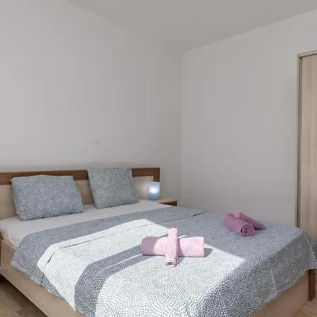 2 Bedroom Cozy In * 奈维斯